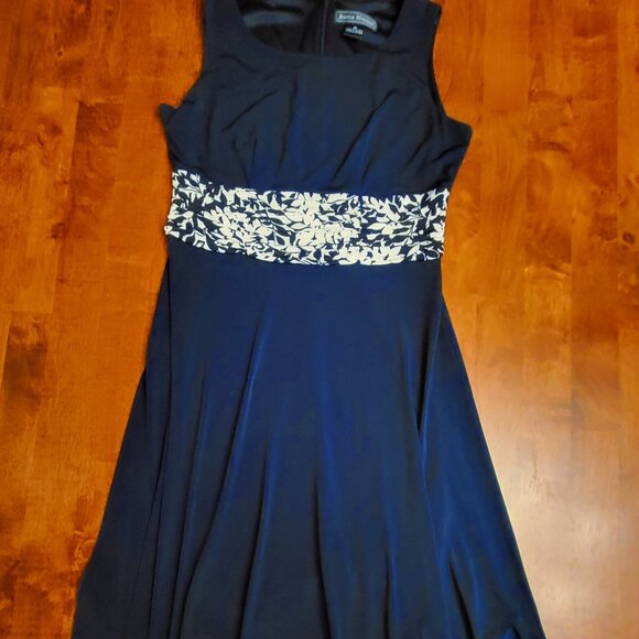 Jessica Howard ~ Sz 4P ~ Knee Length Dress With Shrug ~ *Excellent Condition - Picture 8 of 12